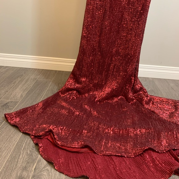 Abbys by Abby Red Sequence gown - Picture 3 of 8